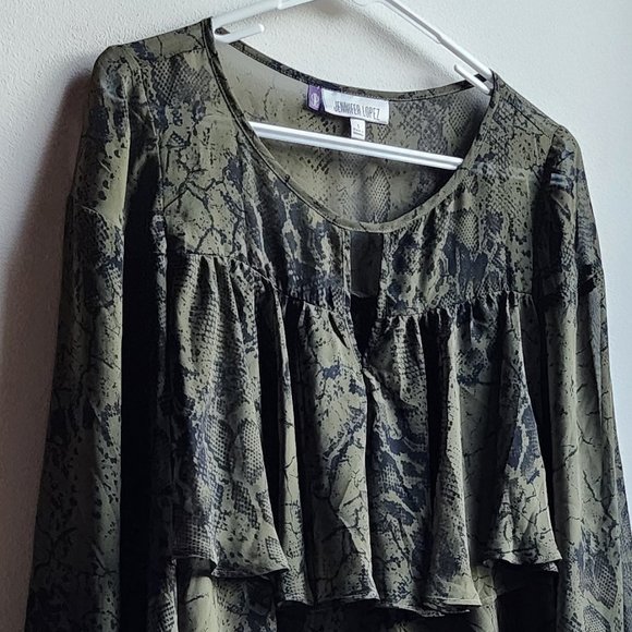 Jennifer Lopez Green/Black Reptile Print Ruffled Blouse Size Small - Picture 2 of 14